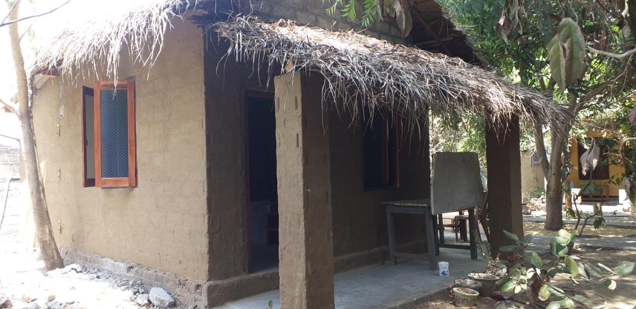 Little Bay Arugam Bay Hostel Bagian luar foto