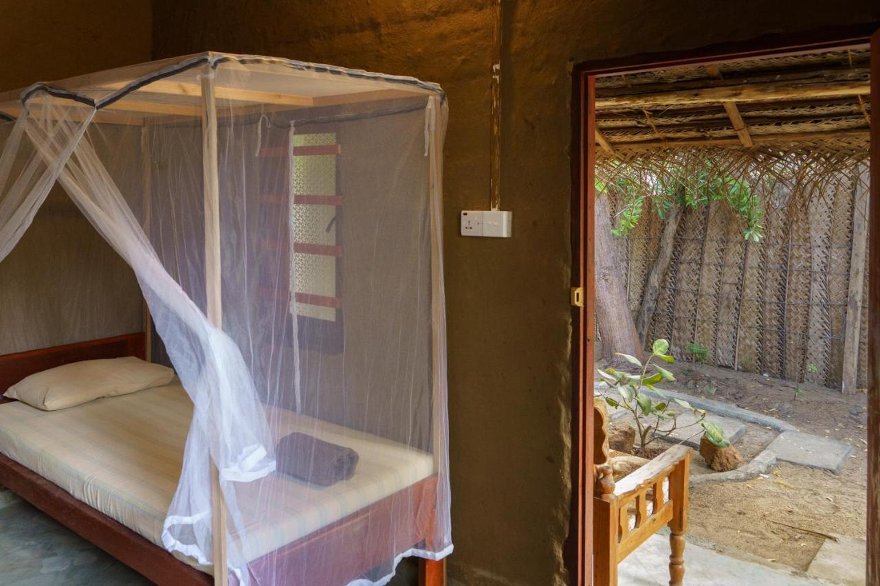 Little Bay Arugam Bay Hostel Bagian luar foto
