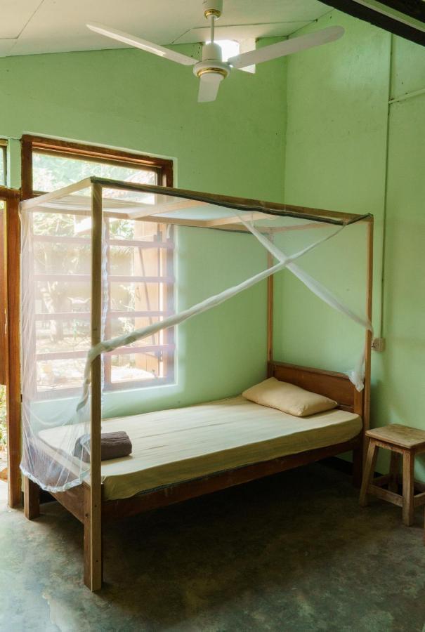 Little Bay Arugam Bay Hostel Bagian luar foto